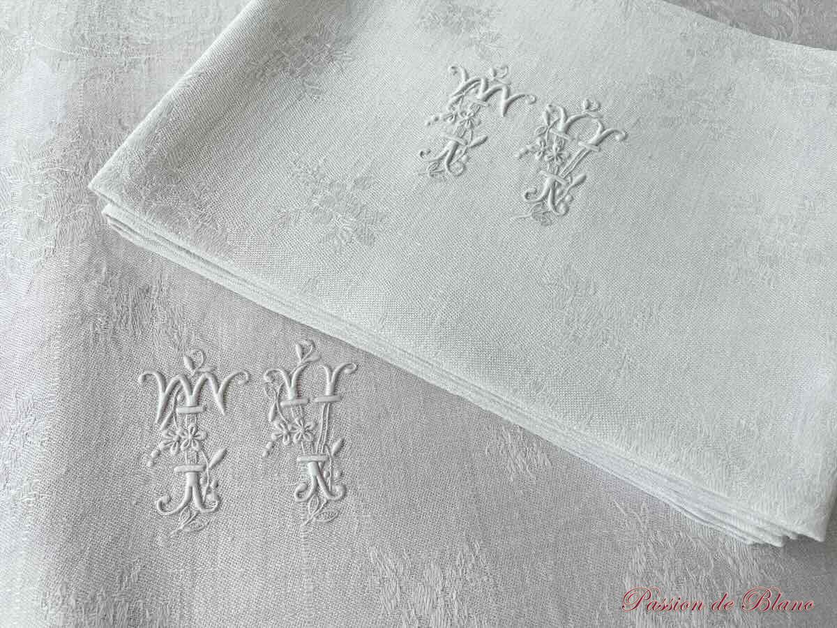 Service de table en damassé de lin 12 couverts, 2 monogrammes TV brodé main – Image 12