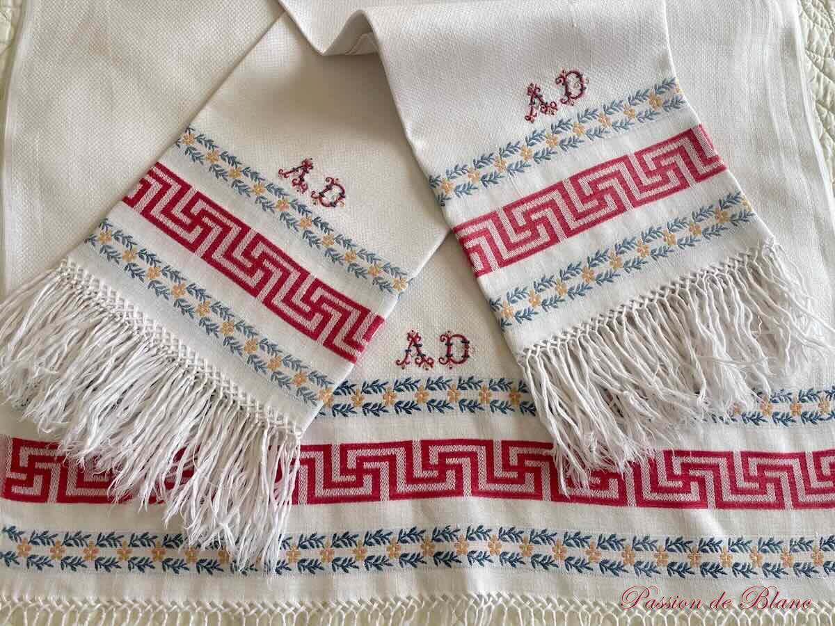 Lot de 3 grandes serviettes d'invités en lin fin liteau de couleur et franges – Image 5