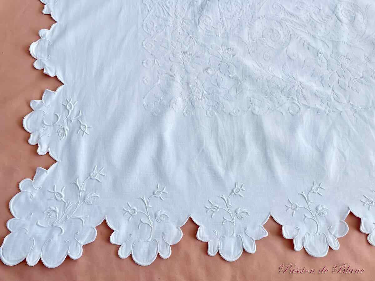 Couverture festonnée sur les côtés en piqué coton, 2 monogrammes RE et fleurs – Image 7