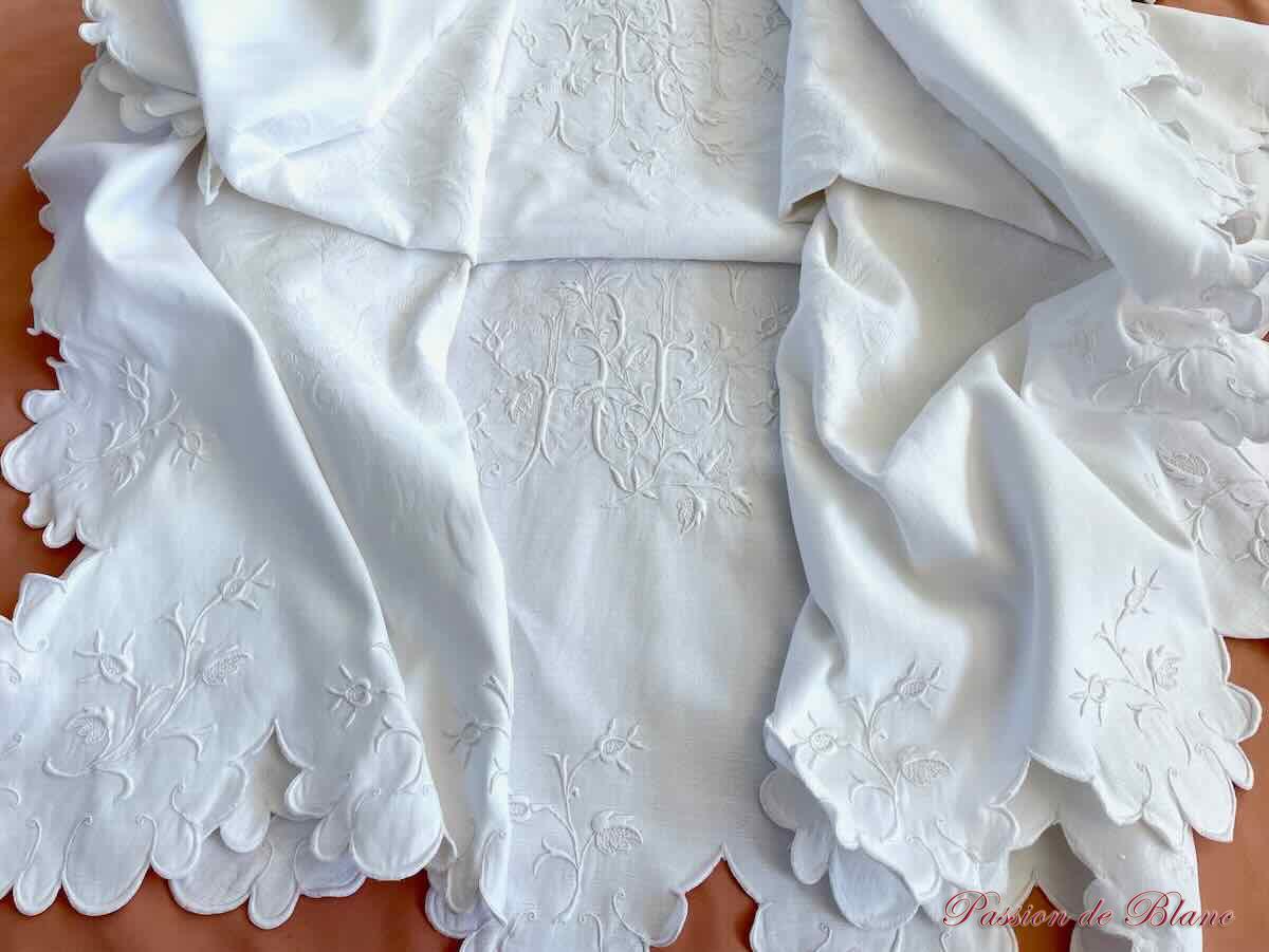 Couverture festonnée sur les côtés en piqué coton, 2 monogrammes RE et fleurs – Image 9