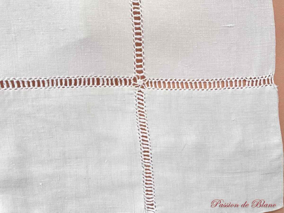 Grand drap,retours, monogramme JF imposante broderie main sur lin fin – Image 9