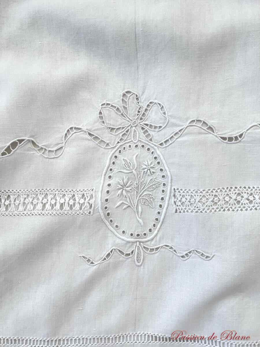 Grand drap,retours, monogramme JF imposante broderie main sur lin fin – Image 8