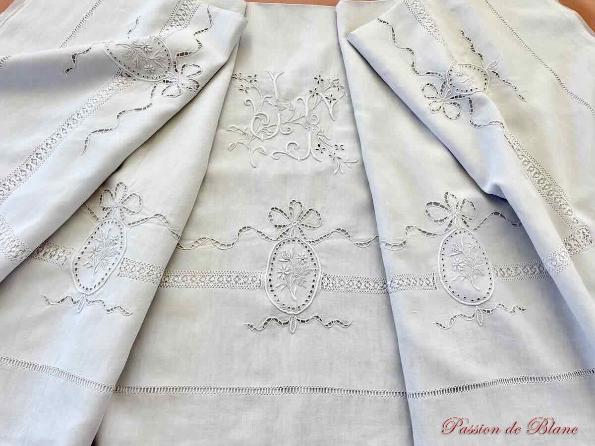 Grand drap,retours, monogramme JF imposante broderie main sur lin fin – Image 10