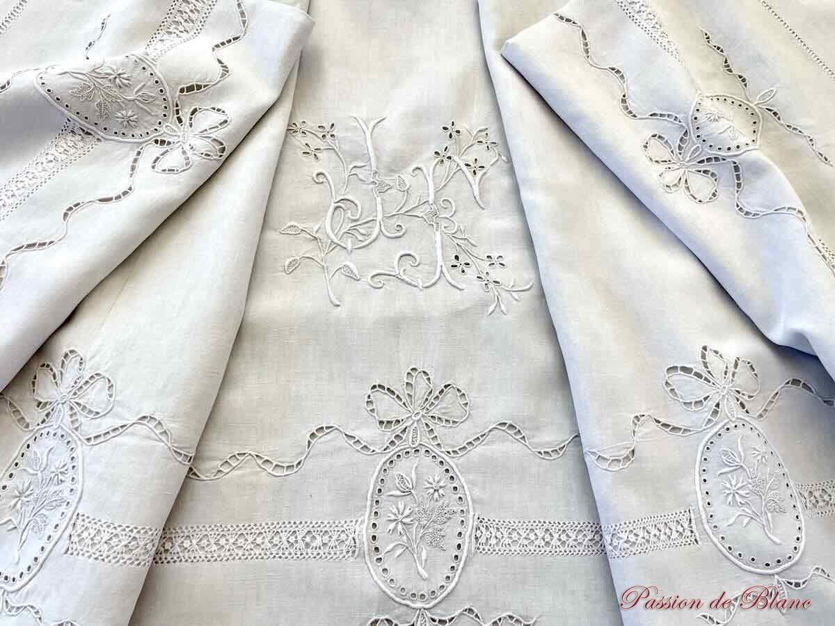 Grand drap,retours, monogramme JF imposante broderie main sur lin fin – Image 4