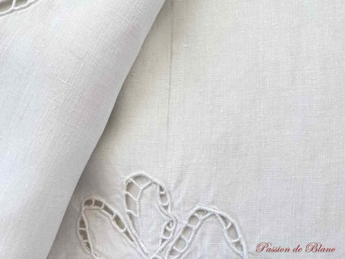 Grand drap,retours, monogramme JF imposante broderie main sur lin fin – Image 11