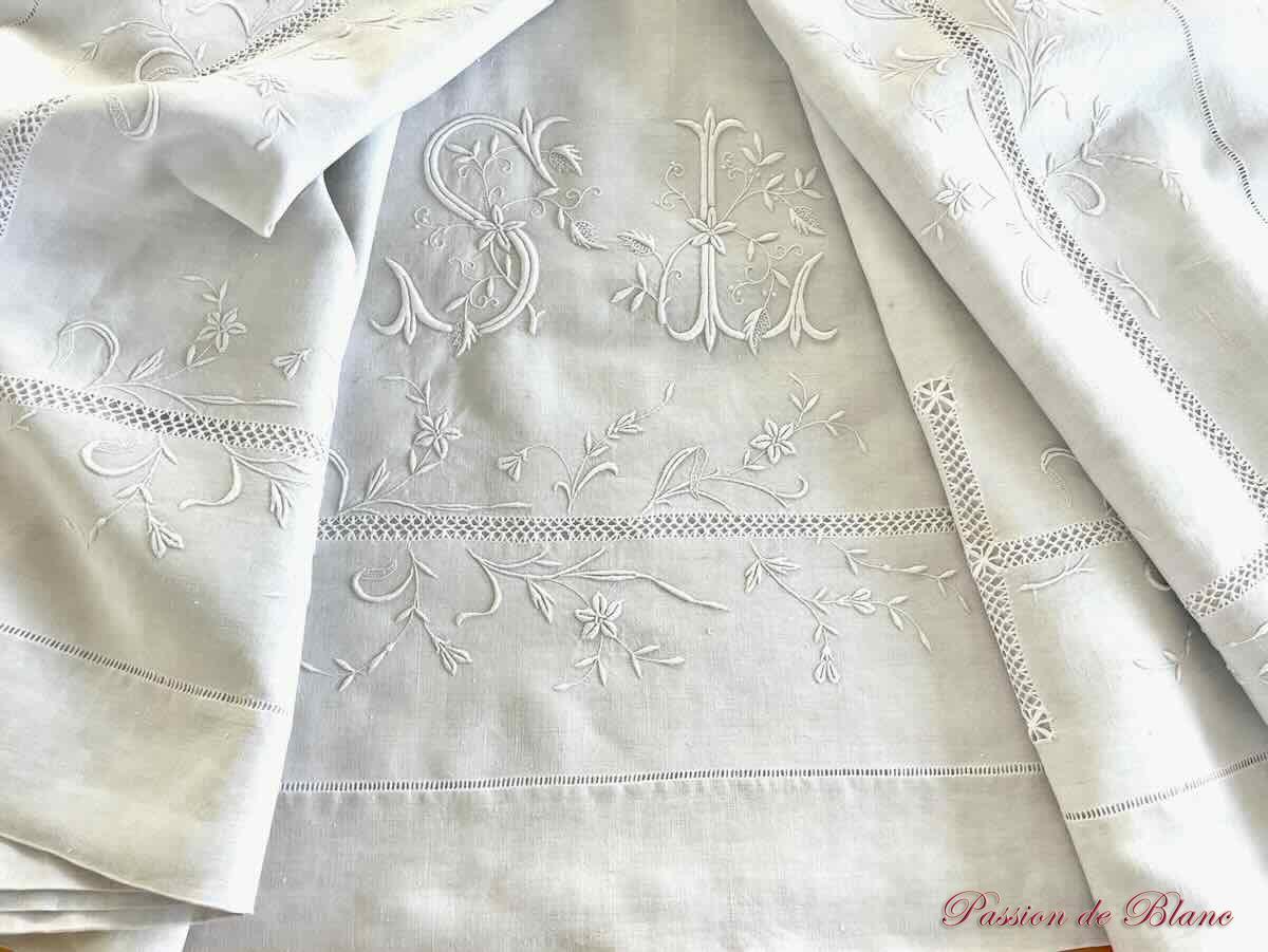 Drap brodé main, branchages fleuris,retours brodés,travail de jours, monogramme SL sur toile lin – Image 10