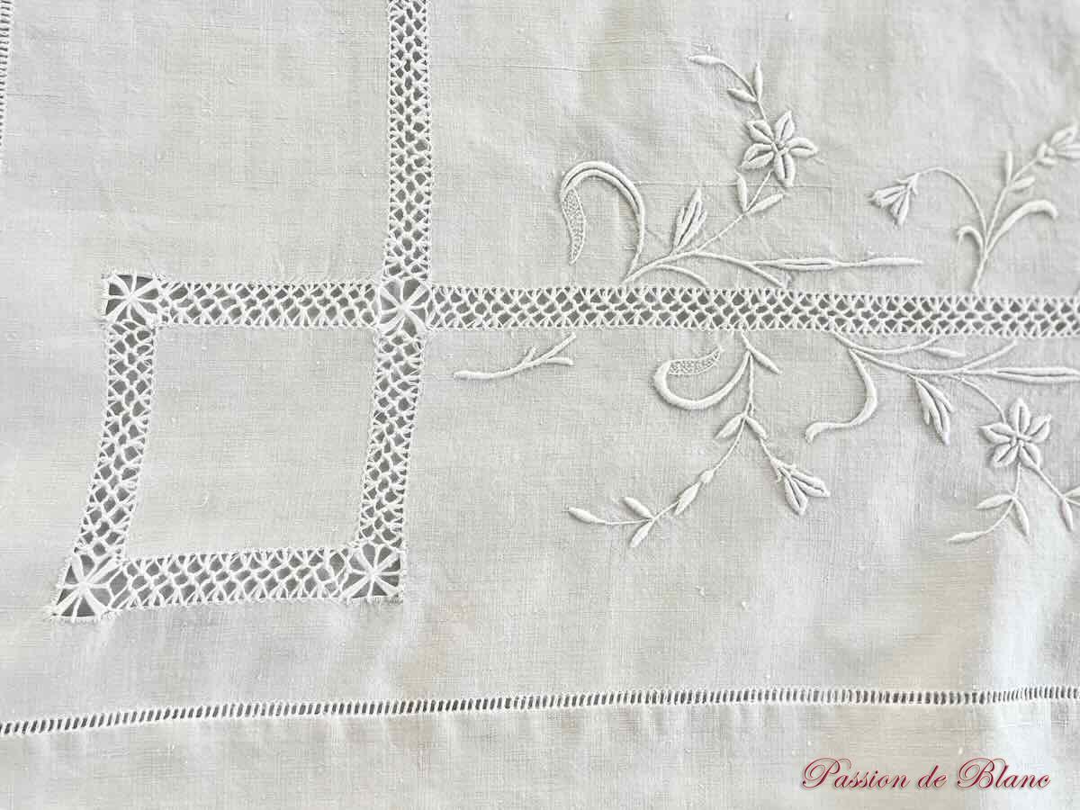 Drap brodé main, branchages fleuris,retours brodés,travail de jours, monogramme SL sur toile lin – Image 7
