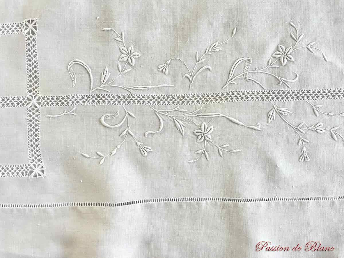 Drap brodé main, branchages fleuris,retours brodés,travail de jours, monogramme SL sur toile lin – Image 3