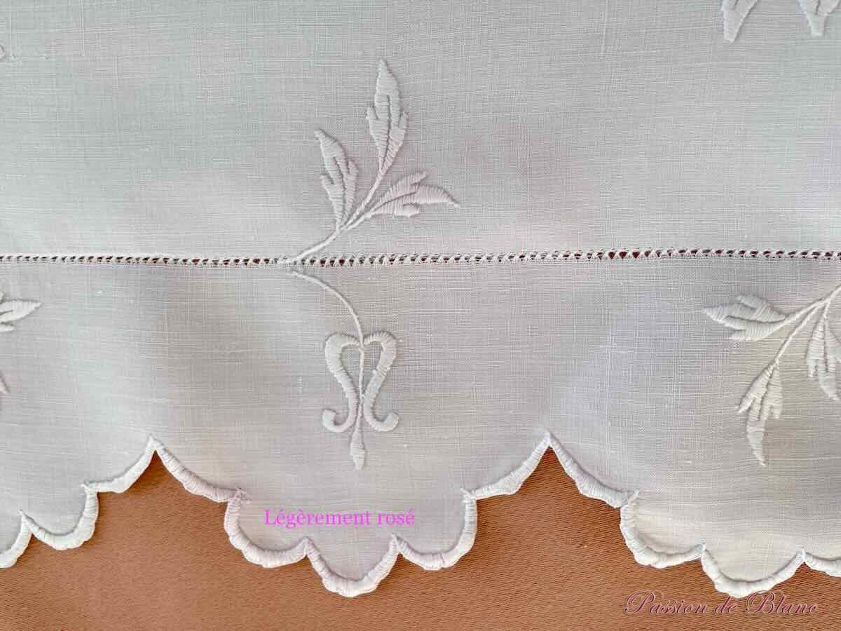 Paire de taies festonnées en fil de lin avec belles broderies et mono PR – Image 8