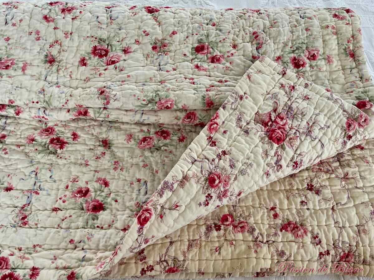 Courtepointe piquée main double face : avec des paniers fleuris, l'autre avec des bouquets fleuris – Image 2