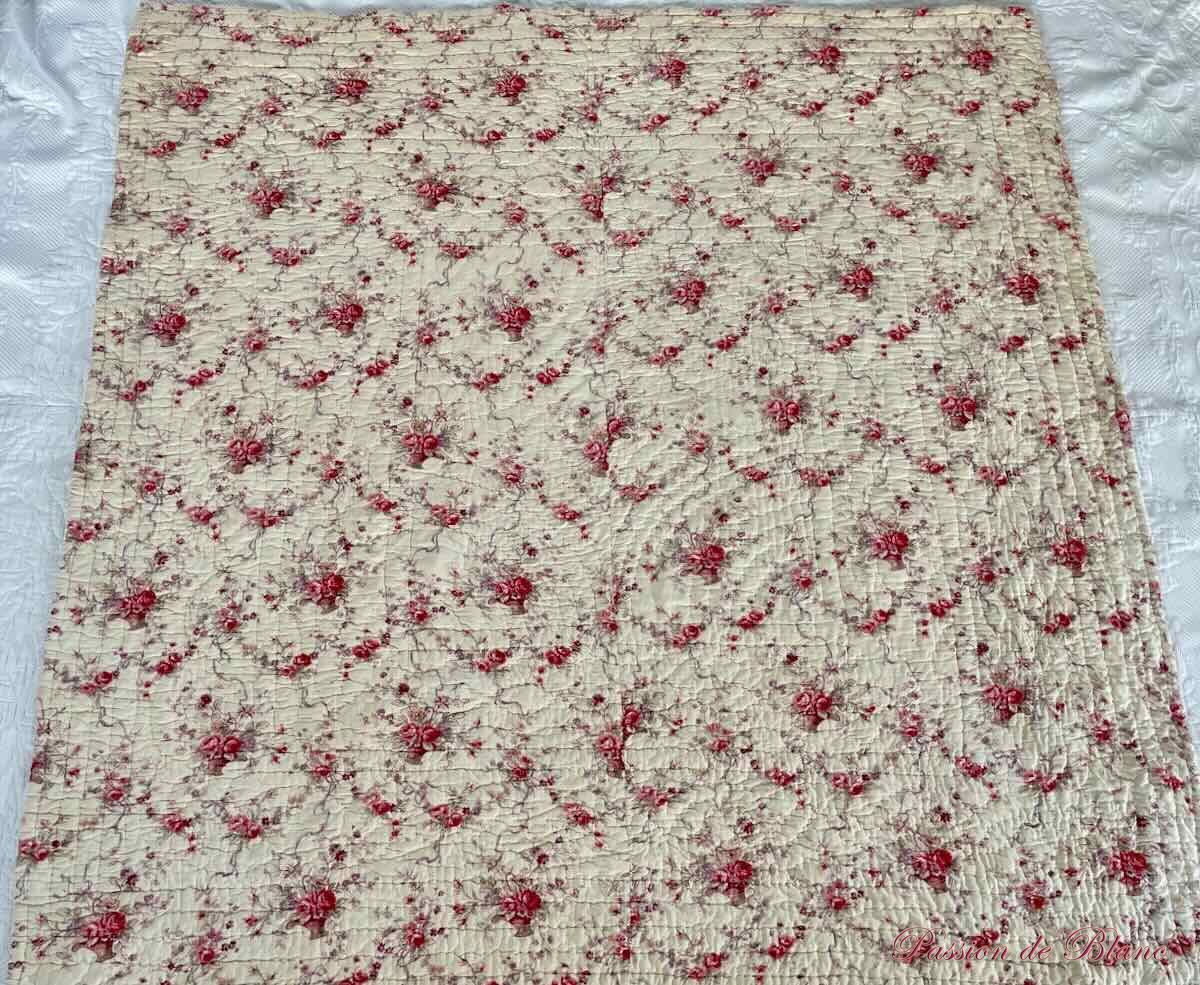 Courtepointe piquée main double face : avec des paniers fleuris, l'autre avec des bouquets fleuris – Image 4