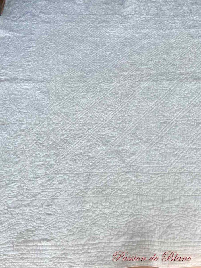 Couverture Courtepointe,Provence,cotonnade blanche motifs , piquage main – Image 2