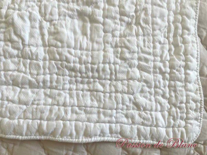 Couverture Courtepointe,Provence,cotonnade blanche motifs , piquage main – Image 10