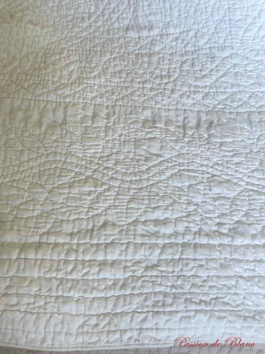 Couverture Courtepointe,Provence,cotonnade blanche motifs , piquage main – Image 9