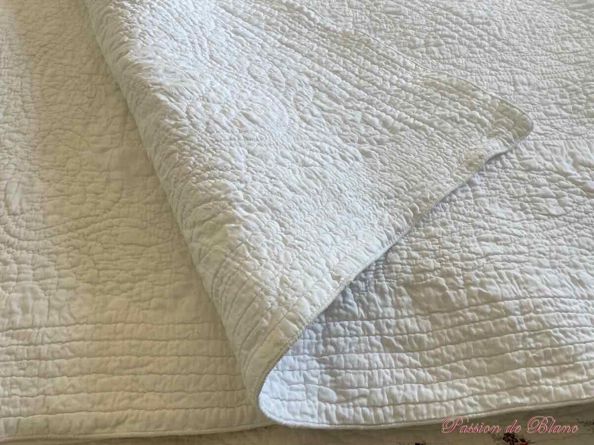 Couverture Courtepointe,Provence,cotonnade blanche motifs , piquage main – Image 4