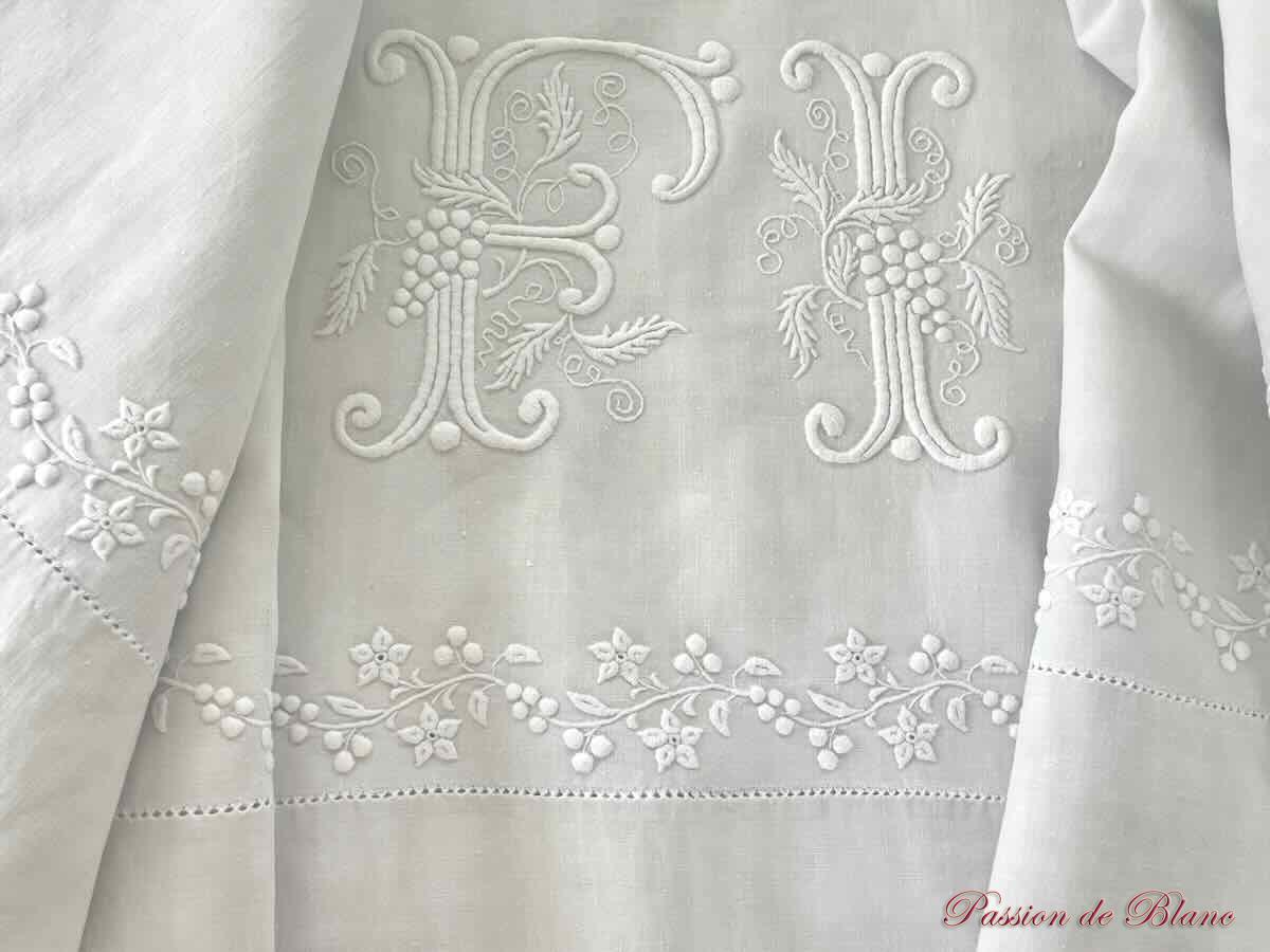 Grand drap lin avec découverte brodée guirlande fleurie, monos FI avec raisins – Image 4