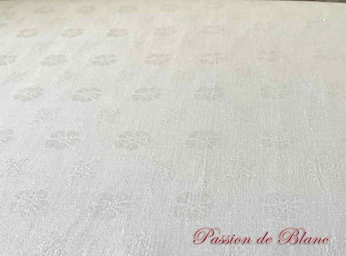 Belle nappe Napoléon III de 4,20 m, en damassé de lin avec  motifs fleuris, monos VP – Image 6