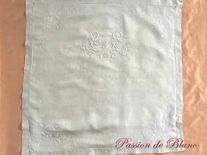 Belle paire de taies en lin avec broderies main et mono PF – Image 6