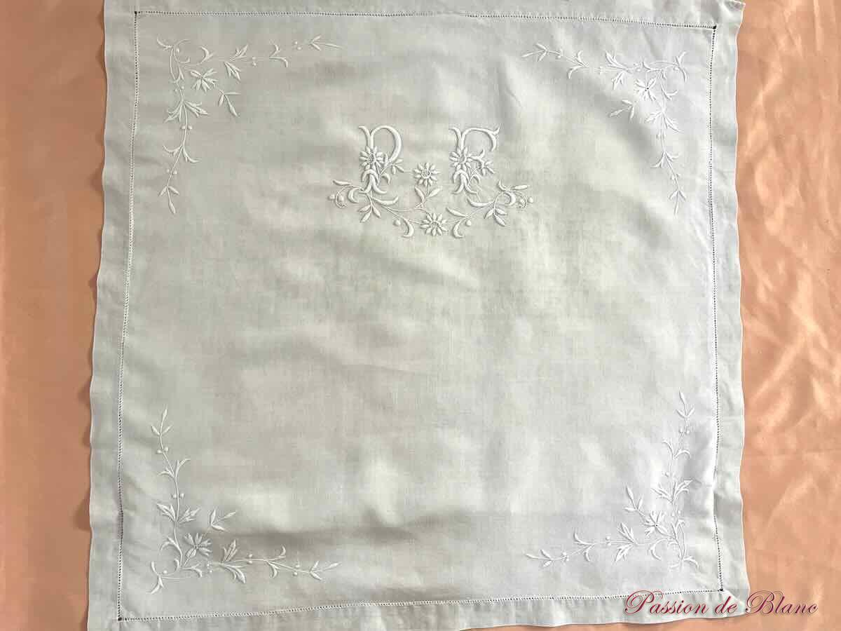 Belle paire de taies en lin avec broderies main et mono PF – Image 6