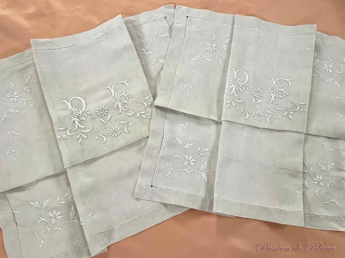 Belle paire de taies en lin avec broderies main et mono PF – Image 9