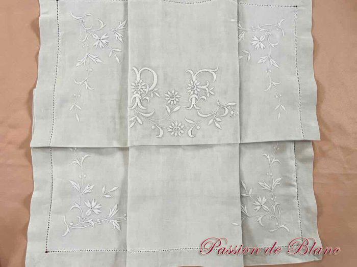 Belle paire de taies en lin avec broderies main et mono PF – Image 2