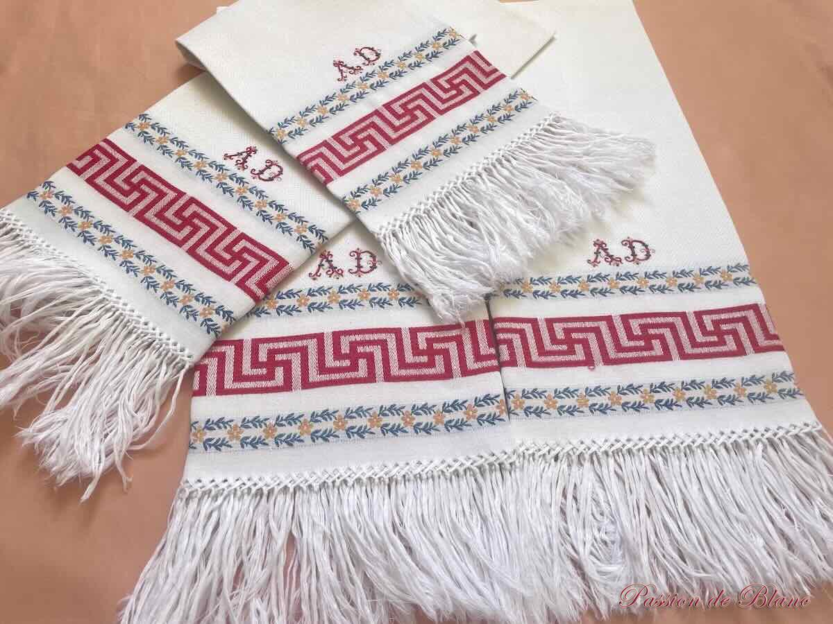 Lot de 4 grandes serviettes d'invités en lin fin liteaux couleur et franges – Image 3