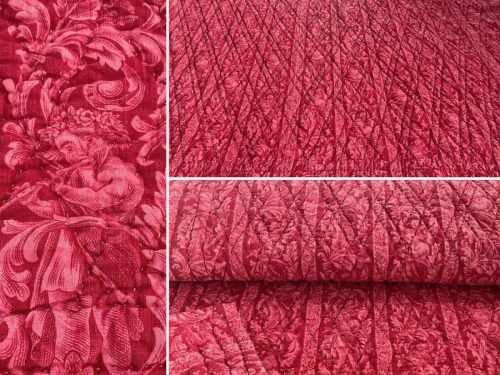 Couverture Napoléon III imprimées de frises, petits enfants et arabesques sur fond rouge grenat