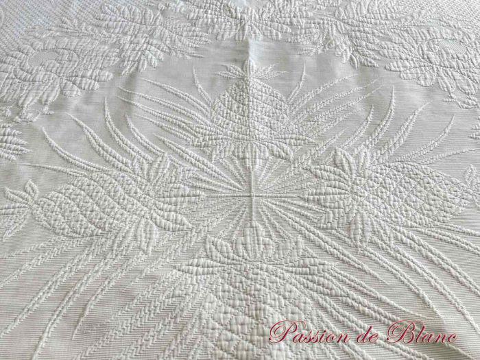 Belle couverture festonnée  deux côtés en piqué plat avec relief et monogramme EP – Image 6