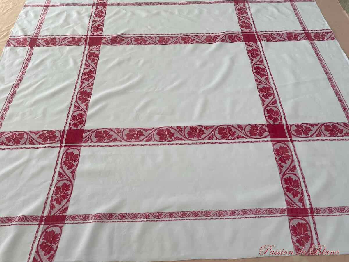 Belle nappe rectangle en damassé de lin fin avec liteaux rouges, Napoléon III – Image 2