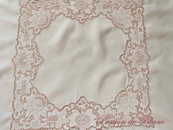 Merveilleuse petite nappe fil de lin avec insertions main à l'aiguille – Image 9