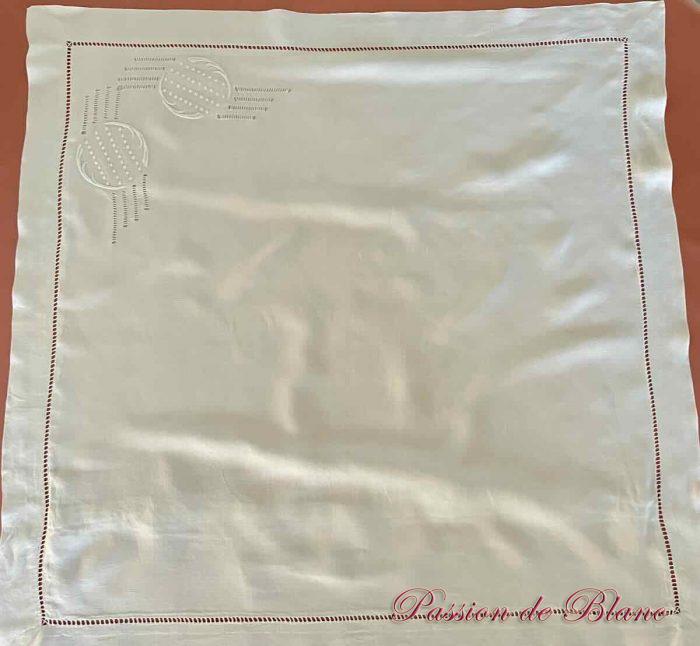Belle paire de taies brodées main sur toile en fil de lin – Image 7