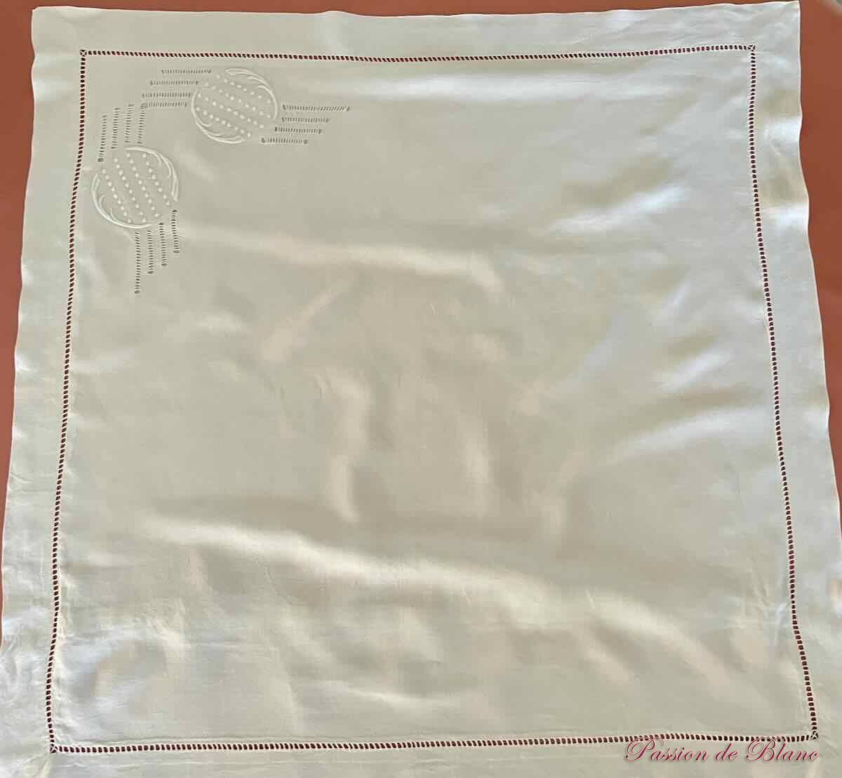 Belle paire de taies brodées main sur toile en fil de lin – Image 7