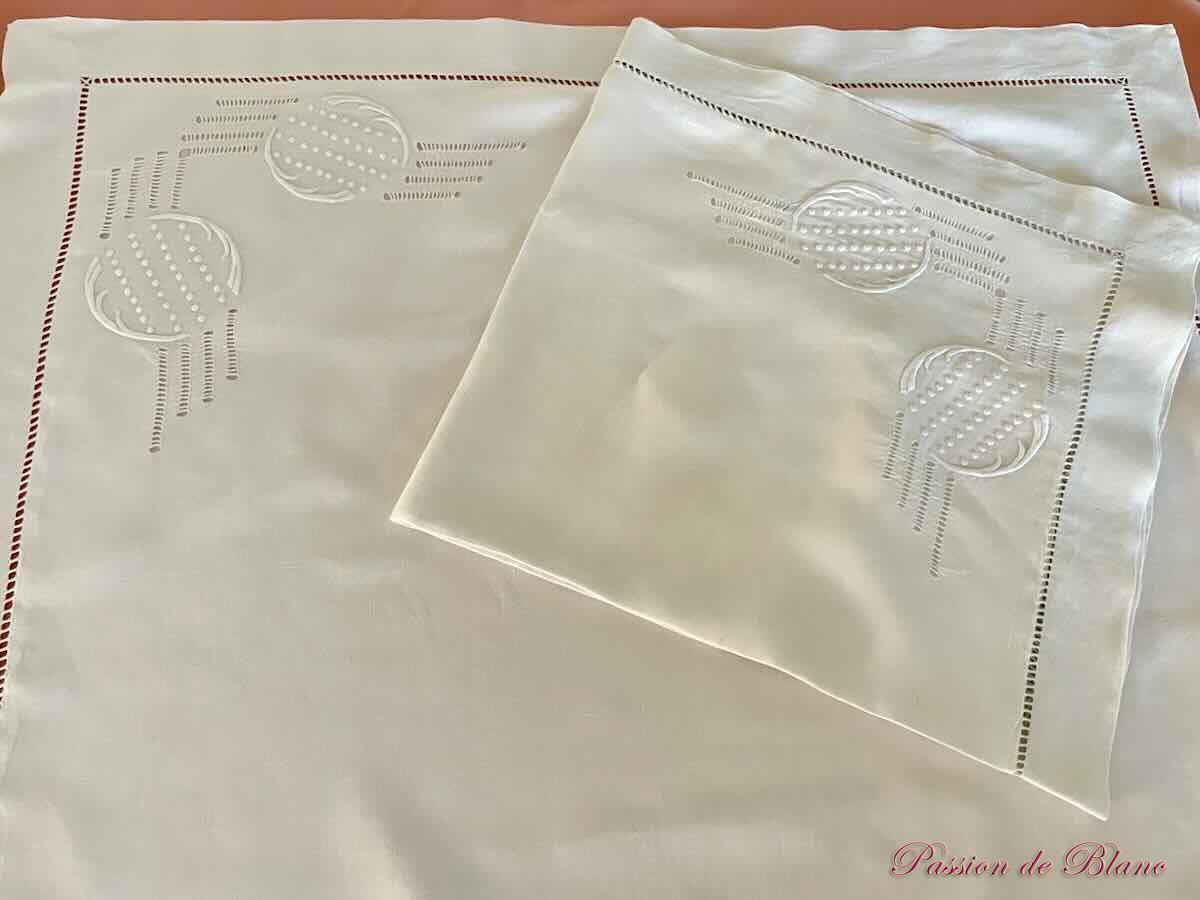 Paire taies fil lin broderie