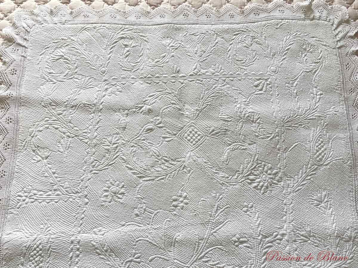 Véritable petit boutis ancien vermiculé, Provence : Collection. – Image 4