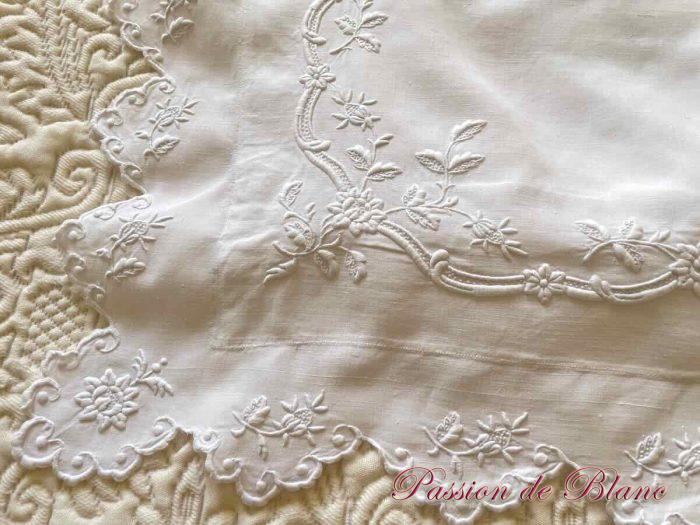 Somptueuse taie avec imposantes broderies et mono LB sur fil de lin – Image 7