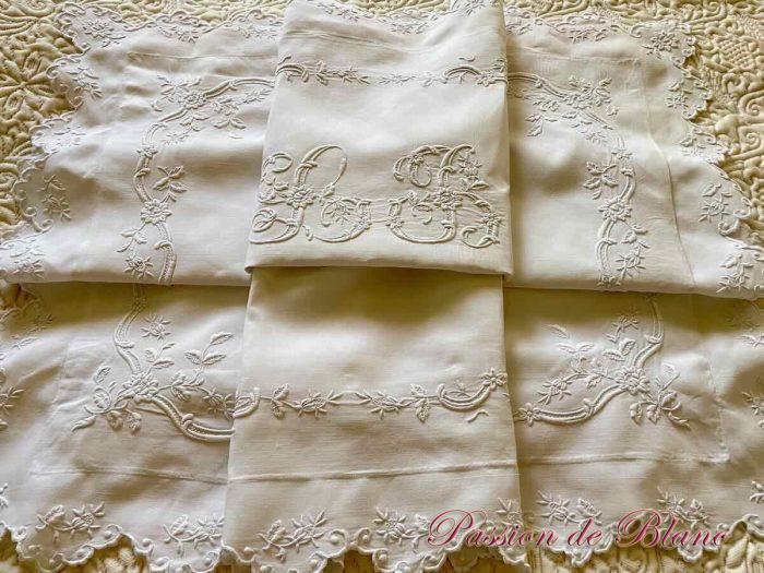 Somptueuse taie avec imposantes broderies et mono LB sur fil de lin – Image 5