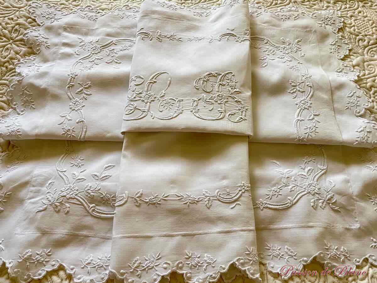 Somptueuse taie avec imposantes broderies et mono LB sur fil de lin – Image 5