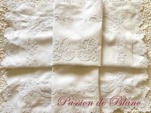 Somptueuse taie avec imposantes broderies et mono LB sur fil de lin