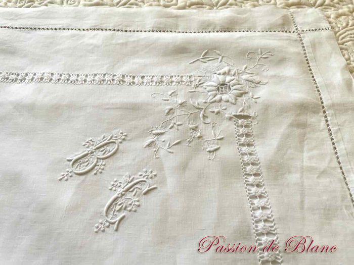Belle taie avec somptueuse broderie et mono BC – Image 6