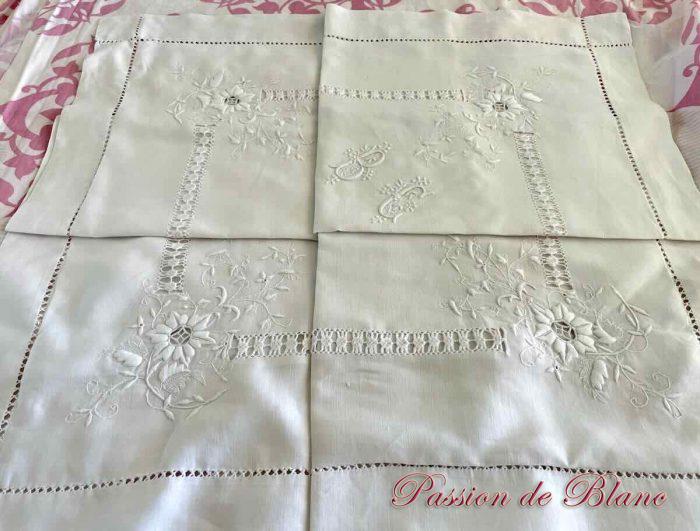 Taie BC belle broderie, jours complexes
