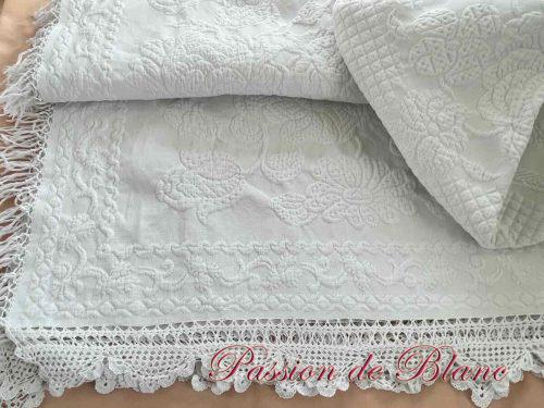 Couverture piqué blanc relief