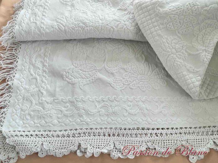 Couverture piqué blanc relief
