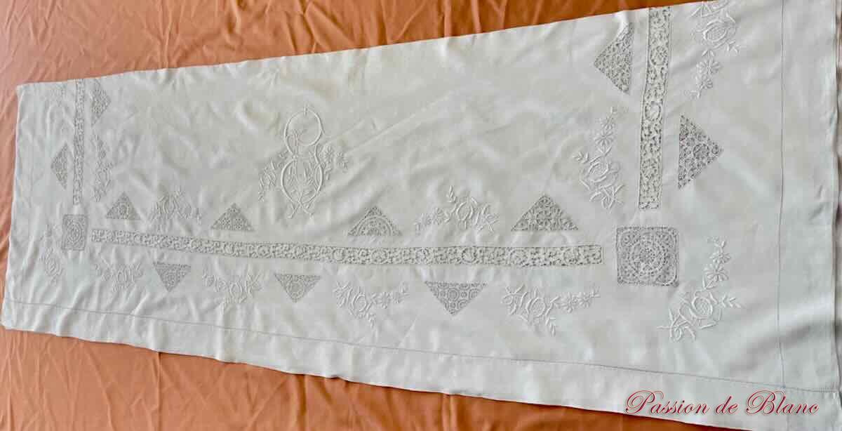 Drap d'apparat, monogramme GL entièrement brodé à la main sur lin fin blanc – Image 7