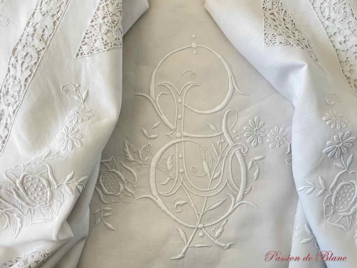 Drap d'apparat, monogramme GL entièrement brodé à la main sur lin fin blanc – Image 2