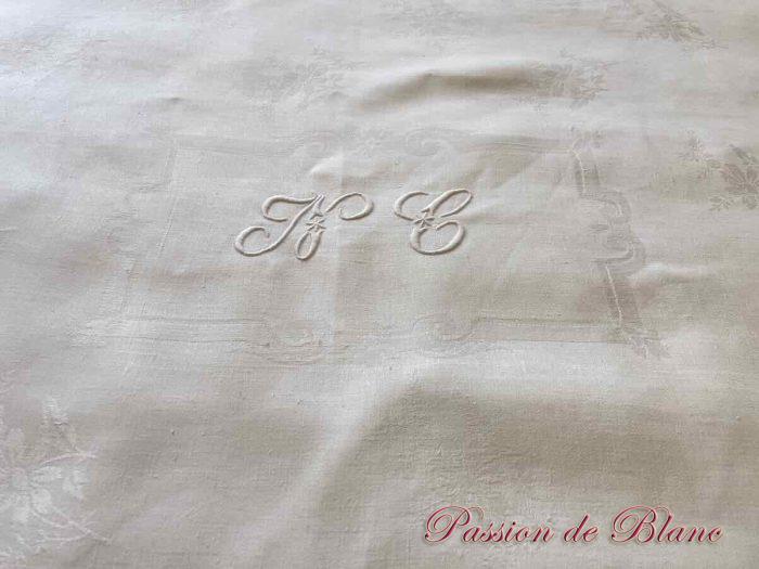 Belle nappe NC en damassé de lin fin, motifs fleurs et rubans – Image 6