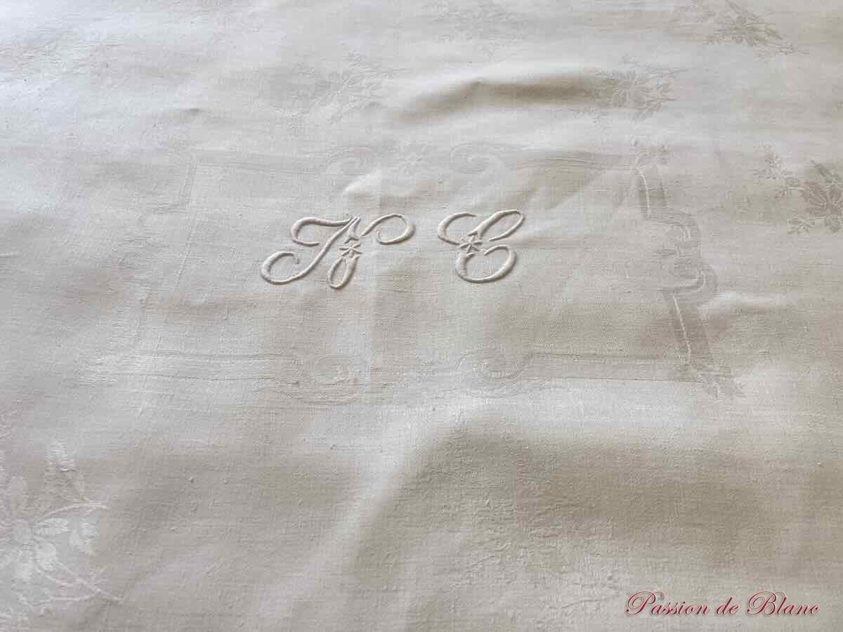 Belle nappe NC en damassé de lin fin, motifs fleurs et rubans – Image 6