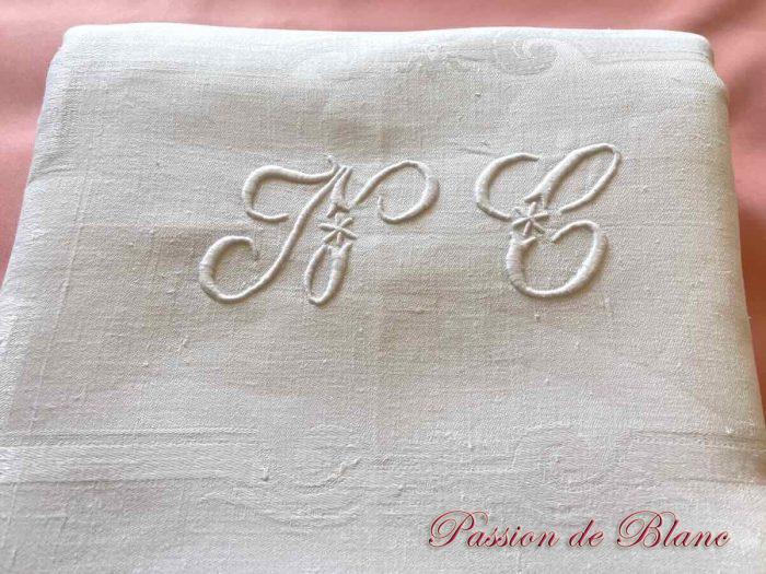 Belle nappe NC en damassé de lin fin, motifs fleurs et rubans – Image 5