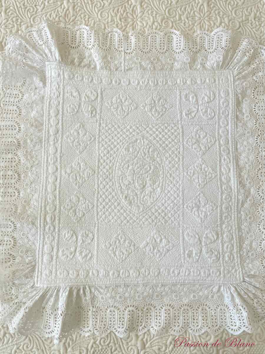 Pétasson piqué broderie