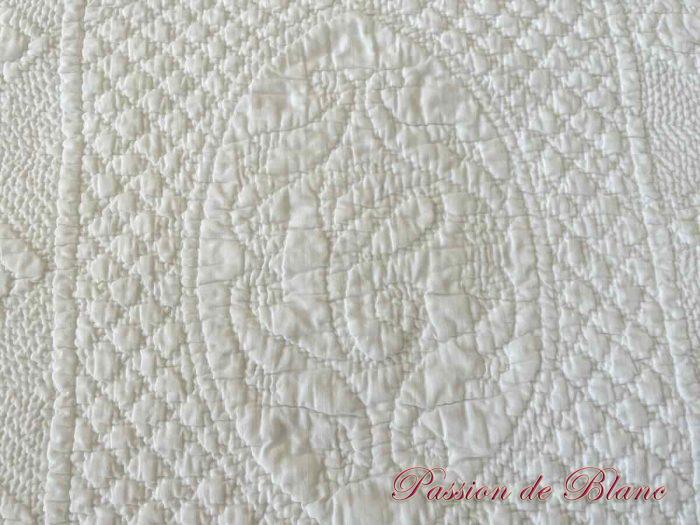Couverture Bébé,Pétasson, Provence, broderie main, pur coton blanc – Image 3