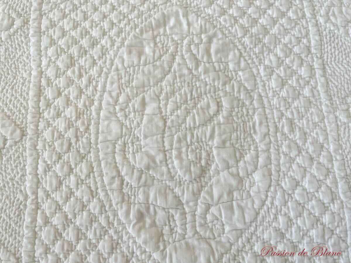 Couverture Bébé,Pétasson, Provence, broderie main, pur coton blanc – Image 3